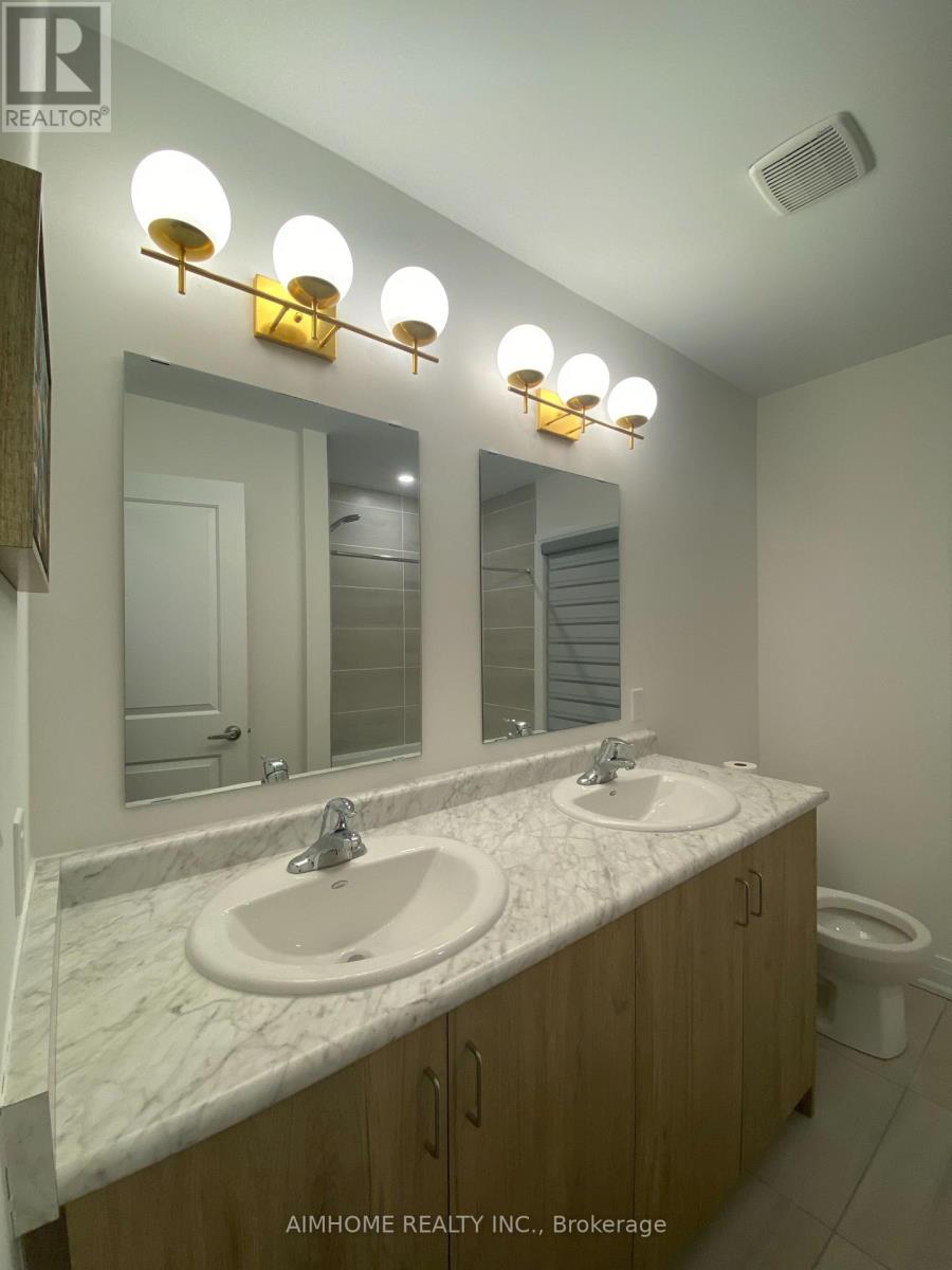 2130 Royal Gala Circle, Mississauga, Ontario  L4Y 0H2 - Photo 2 - W12052330