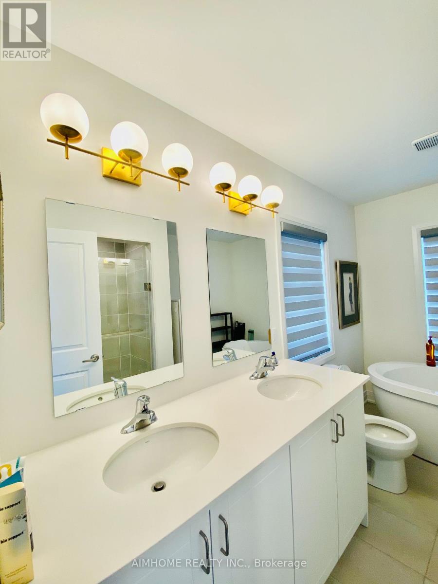 2130 Royal Gala Circle, Mississauga, Ontario  L4Y 0H2 - Photo 4 - W12052330