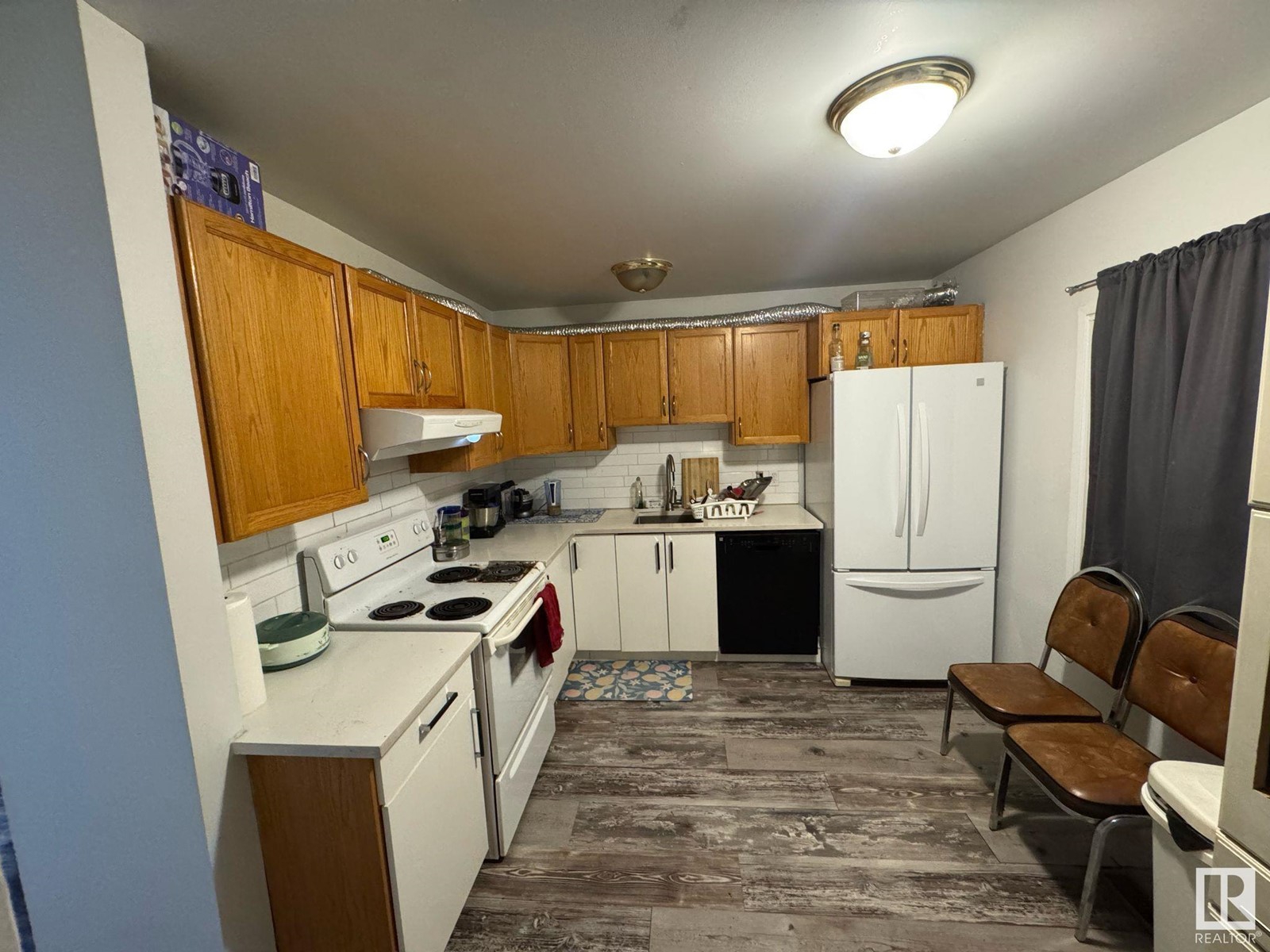 Property at 3316 48 ST NW image 4