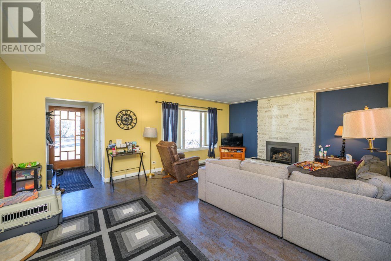 Property at 1420 HEMLOCK STREET image 3