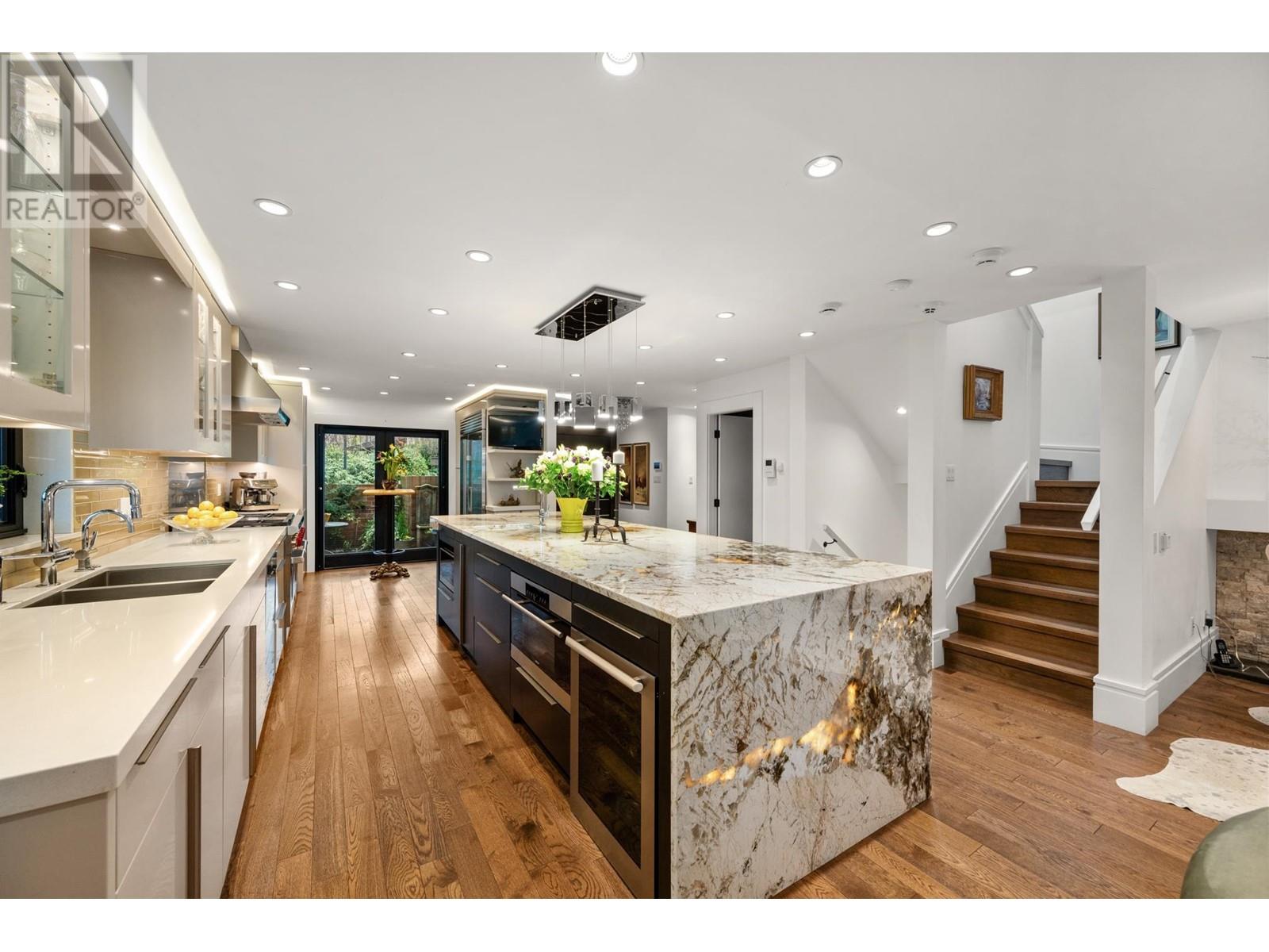 Property at 4005 VINE STREET image 3