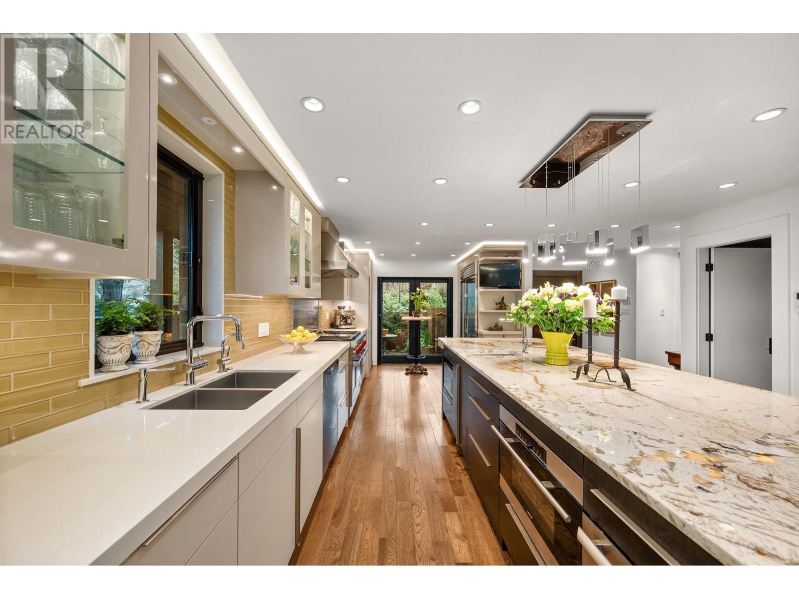 Property at 4005 VINE STREET image 4