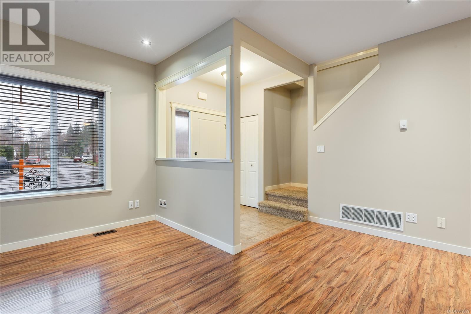 Property at 2746 Bradford Dr image 3