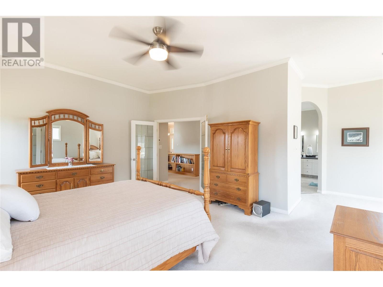 Property at 2519 Golf View Crescent image 3