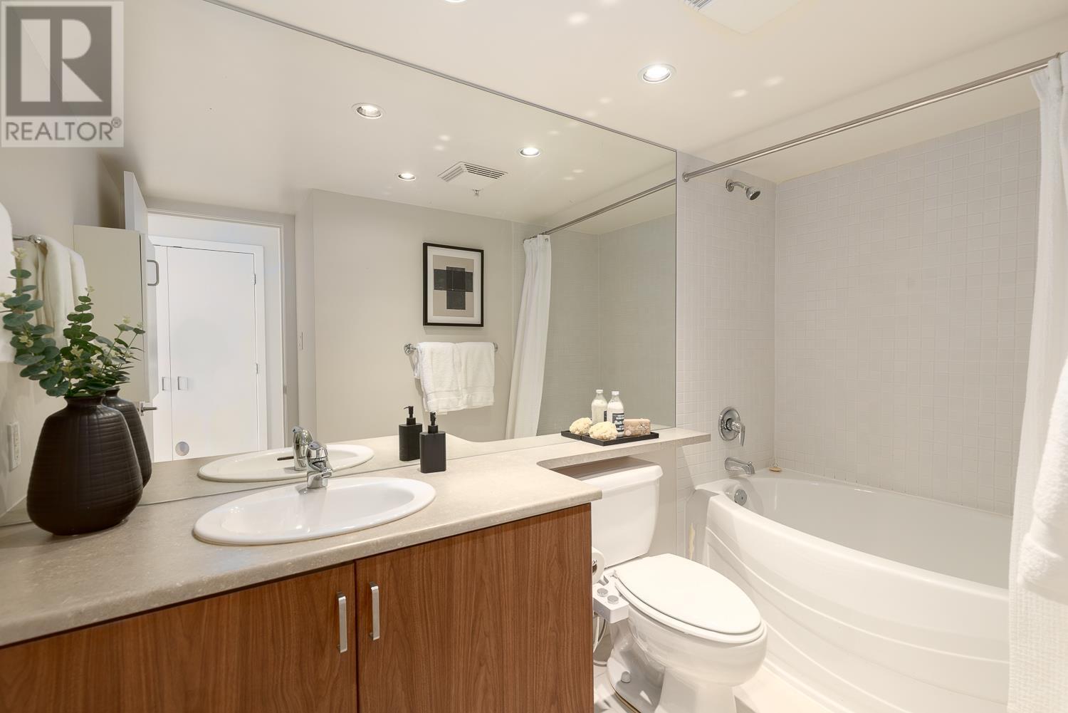 1406 155 W 1st Street, North Vancouver, British Columbia  V7M 3N8 - Photo 11 - R2984039
