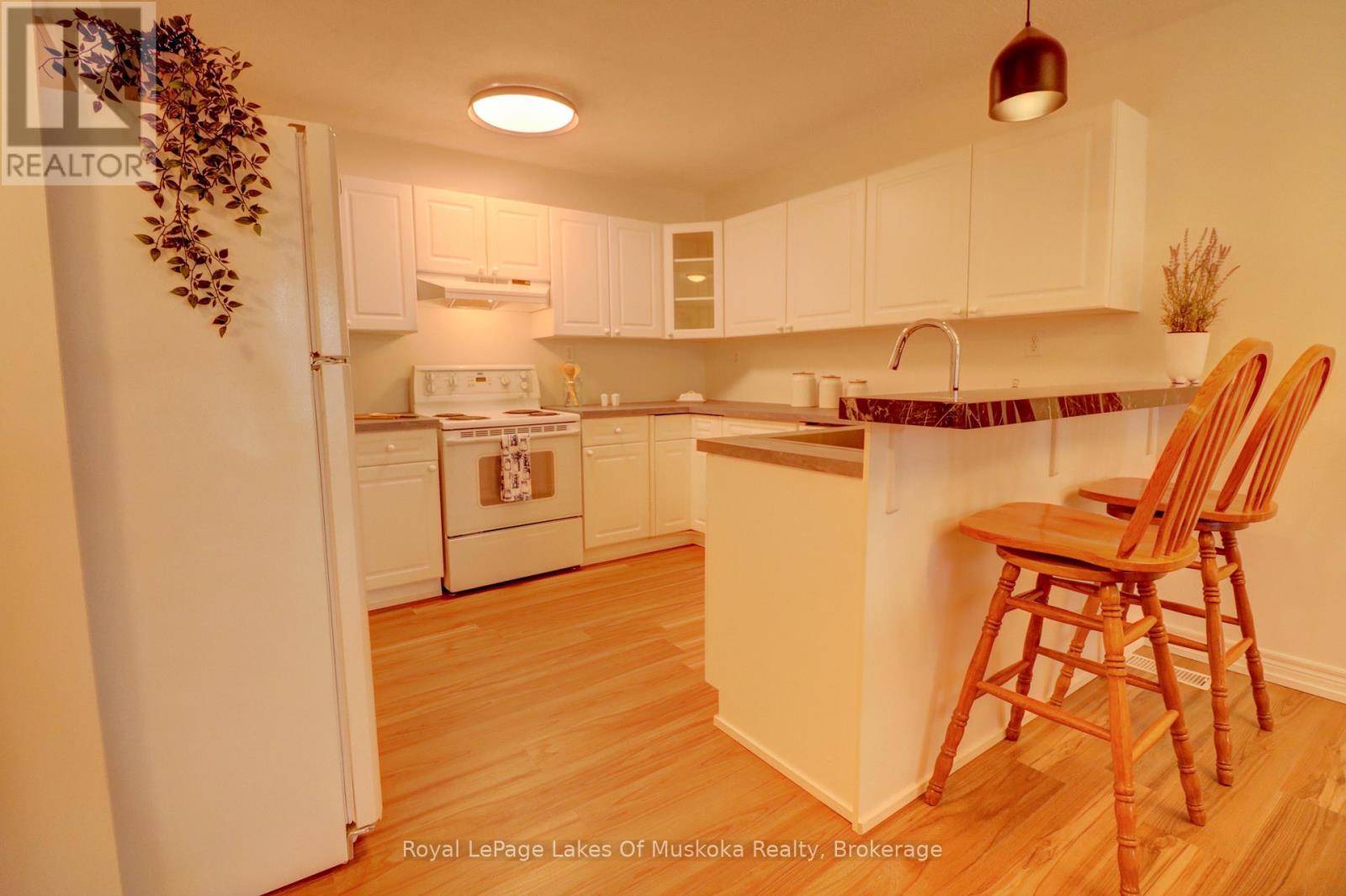 104 - 35 Dairy Lane, Huntsville, Ontario  P1H 2L8 - Photo 2 - X12025299