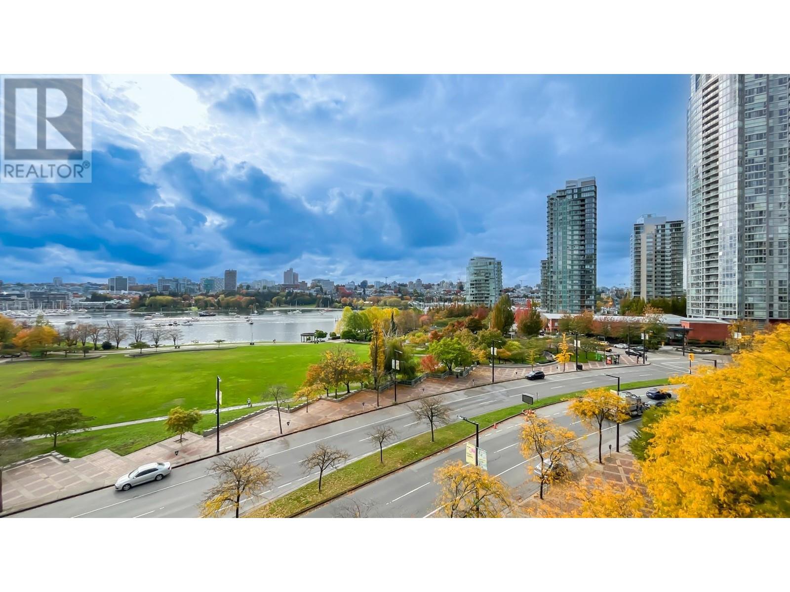 Listing Picture 3 of 21 : 802 388 DRAKE STREET, Vancouver / 溫哥華 - 魯藝地產 Yvonne Lu Group - MLS Medallion Club Member