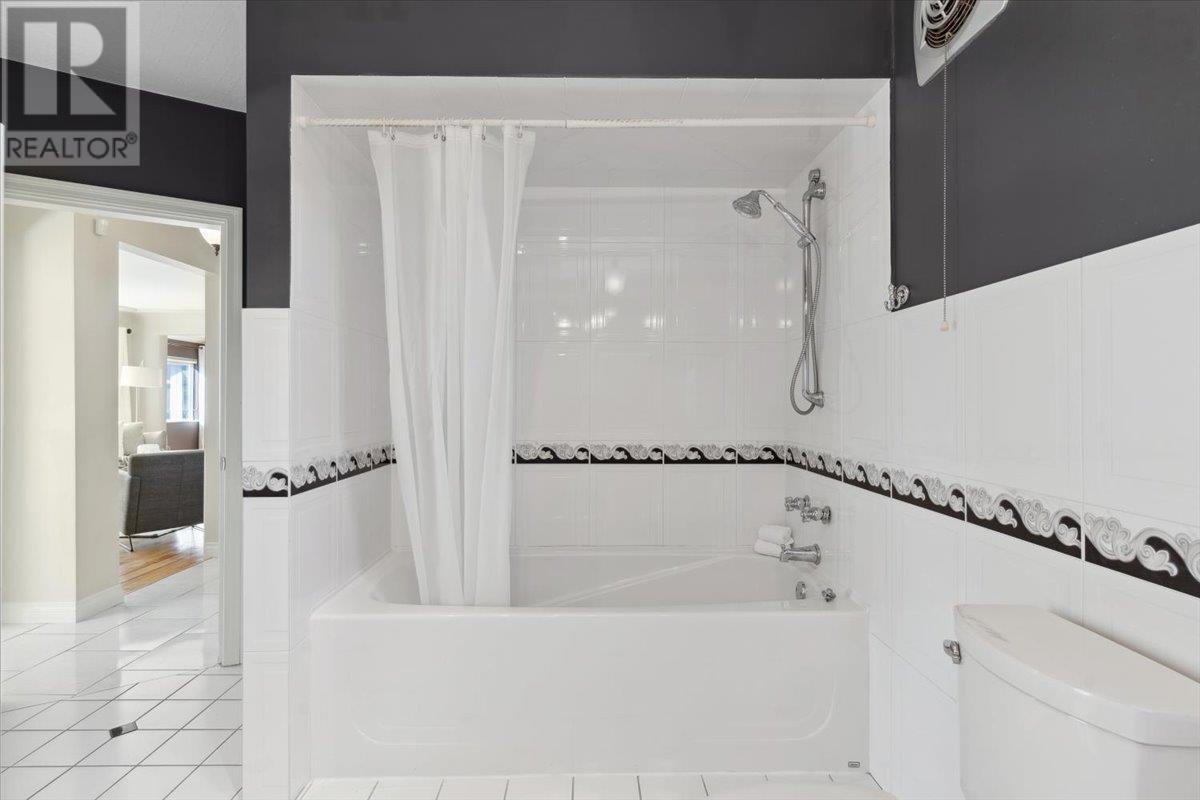 3913 Dundas Street, Burnaby, British Columbia  V5C 1A6 - Photo 23 - R2984155