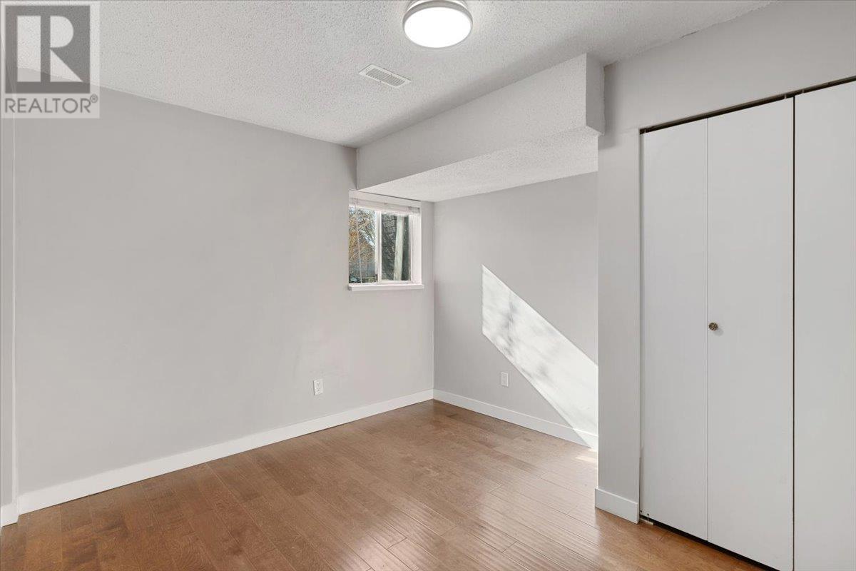 3913 Dundas Street, Burnaby, British Columbia  V5C 1A6 - Photo 30 - R2984155