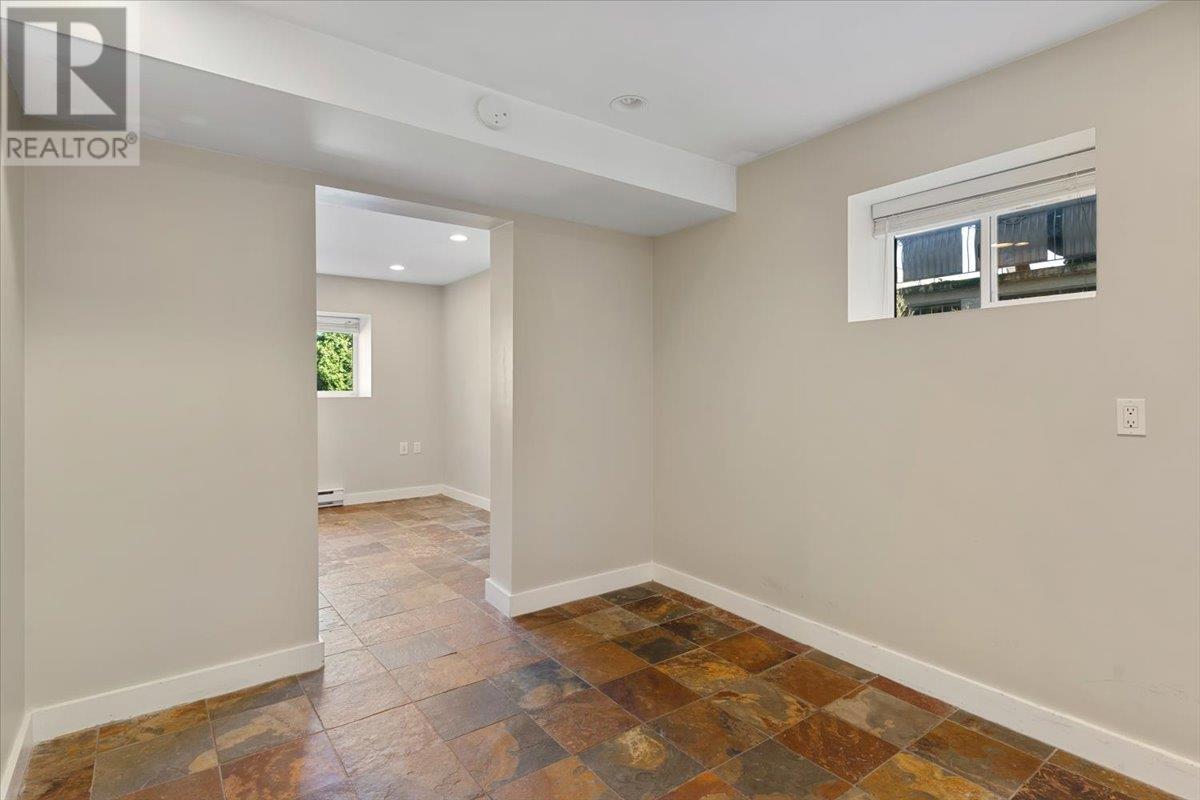 3913 Dundas Street, Burnaby, British Columbia  V5C 1A6 - Photo 32 - R2984155