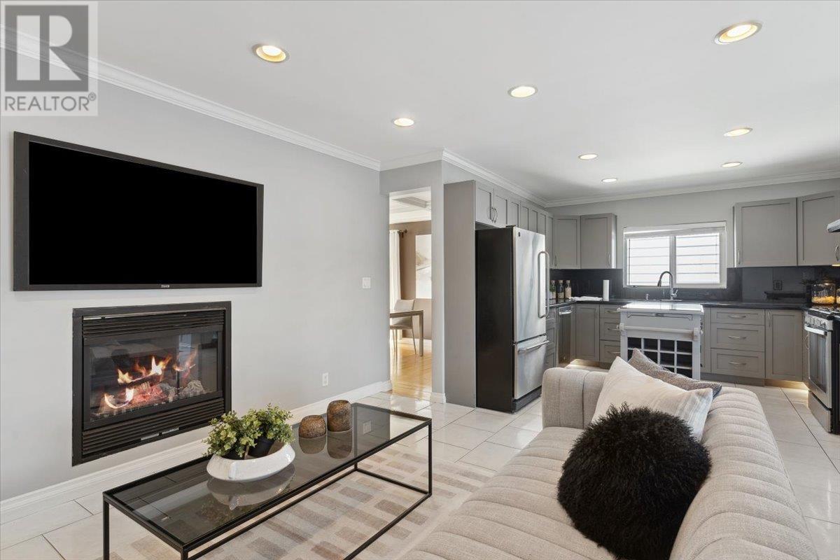 3913 Dundas Street, Burnaby, British Columbia  V5C 1A6 - Photo 9 - R2984155