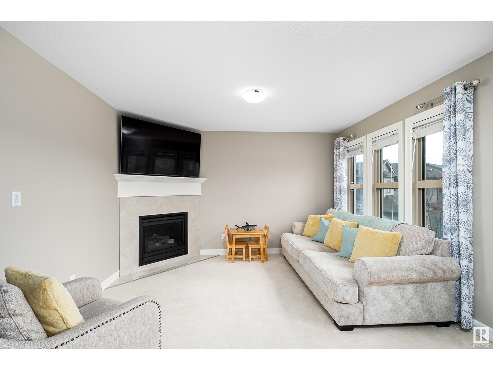 Property at 11 GOVERNOR PL image 2