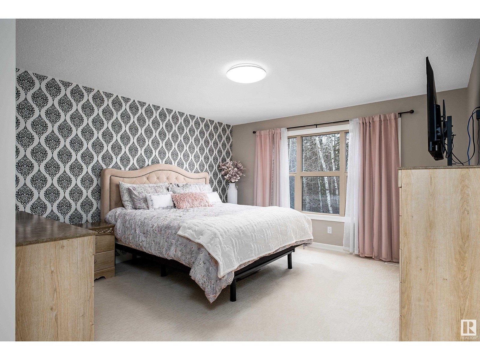 Property at 11 GOVERNOR PL image 3