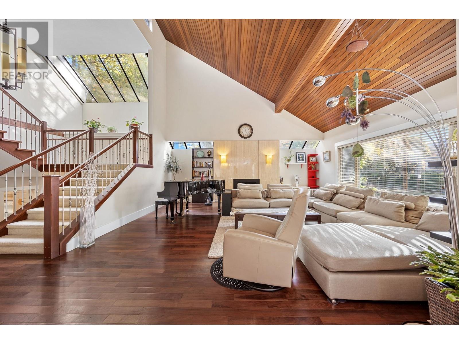 Listing Picture 2 of 38 : 5483 CARNARVON STREET, Vancouver / 溫哥華 - 魯藝地產 Yvonne Lu Group - MLS Medallion Club Member