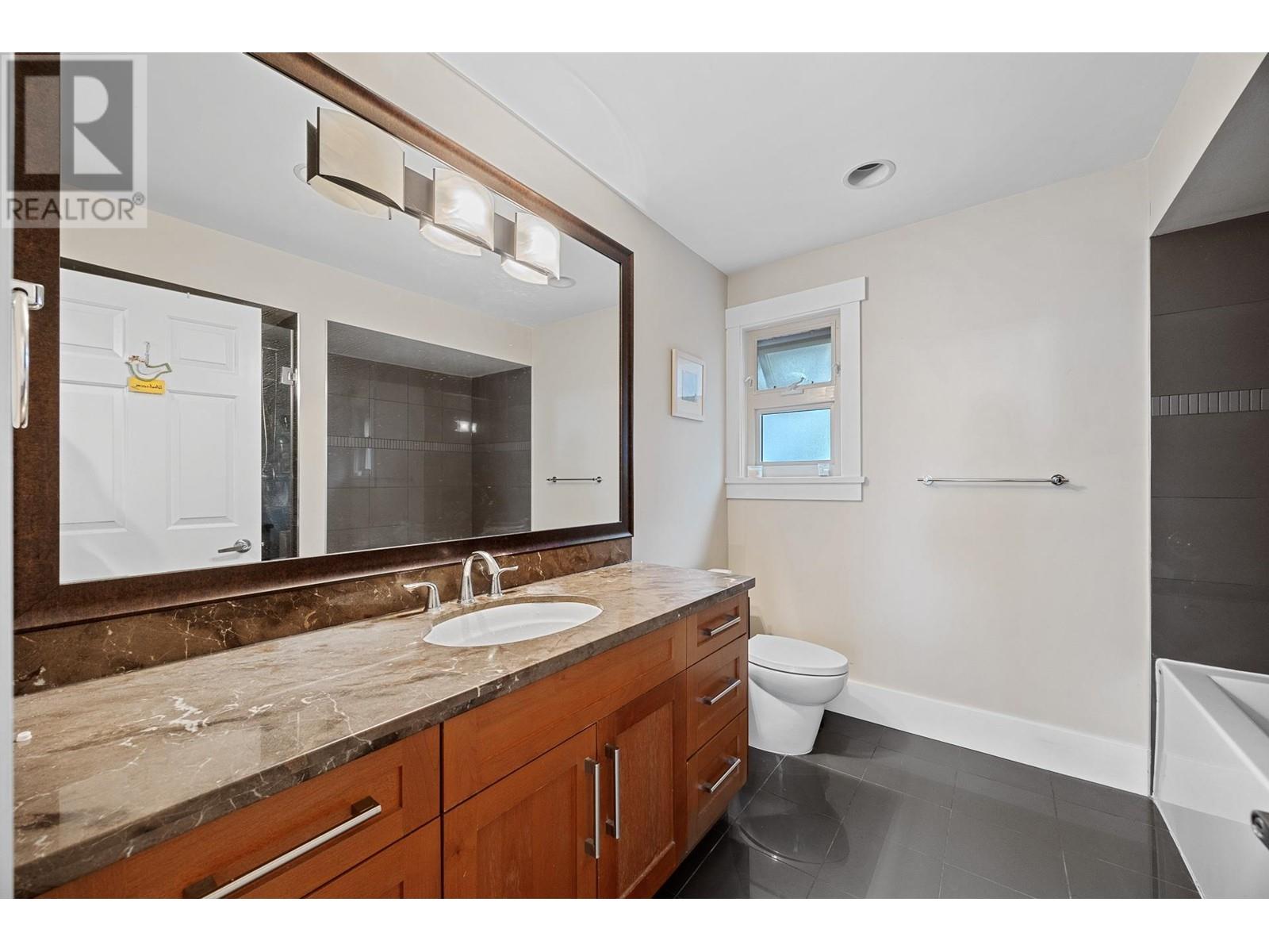 Listing Picture 26 of 38 : 5483 CARNARVON STREET, Vancouver / 溫哥華 - 魯藝地產 Yvonne Lu Group - MLS Medallion Club Member