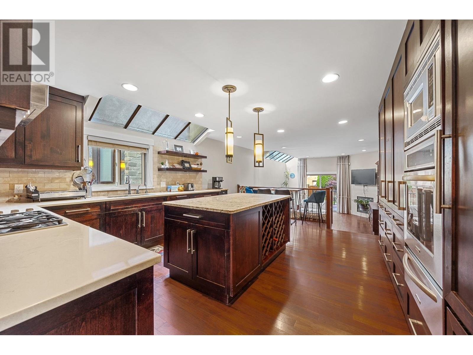 Listing Picture 10 of 38 : 5483 CARNARVON STREET, Vancouver / 溫哥華 - 魯藝地產 Yvonne Lu Group - MLS Medallion Club Member