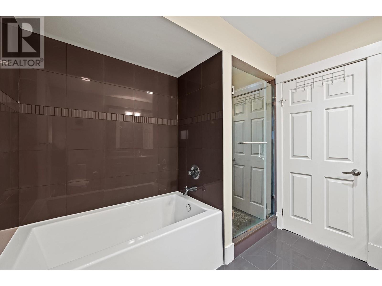 Listing Picture 27 of 38 : 5483 CARNARVON STREET, Vancouver / 溫哥華 - 魯藝地產 Yvonne Lu Group - MLS Medallion Club Member