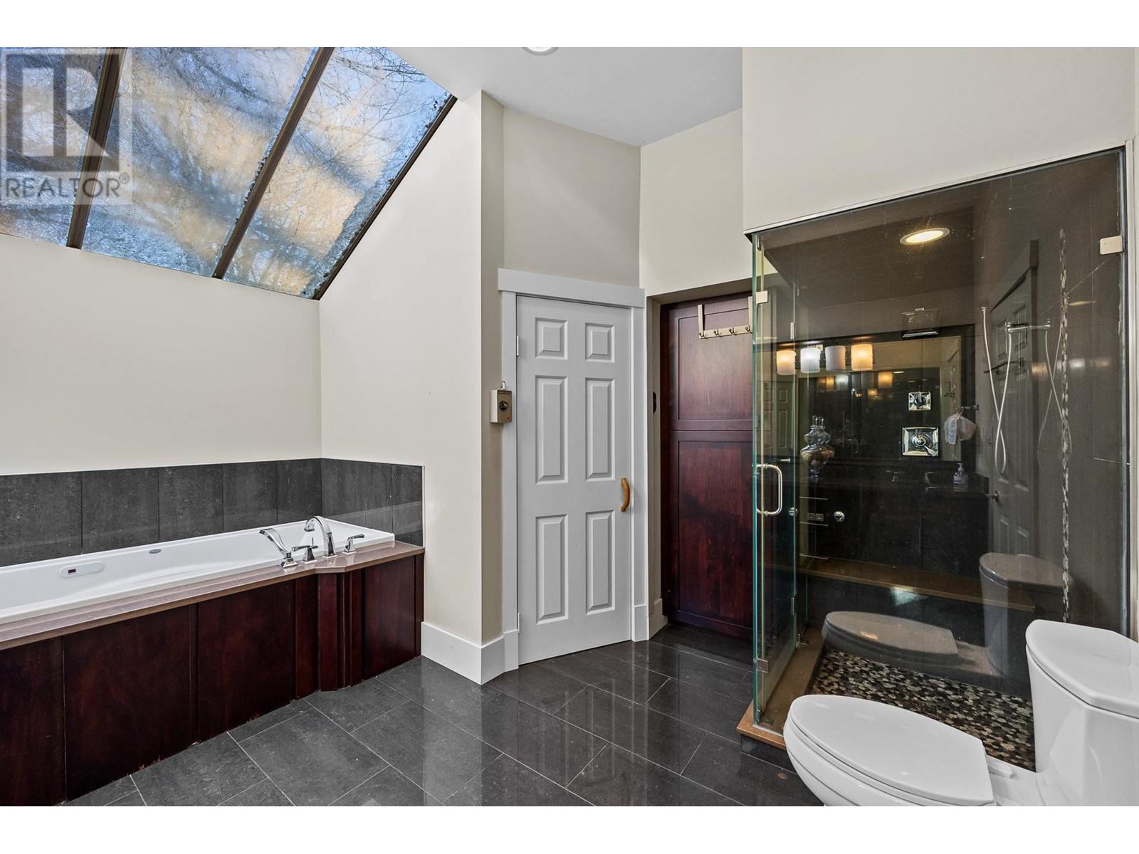 Listing Picture 18 of 38 : 5483 CARNARVON STREET, Vancouver / 溫哥華 - 魯藝地產 Yvonne Lu Group - MLS Medallion Club Member