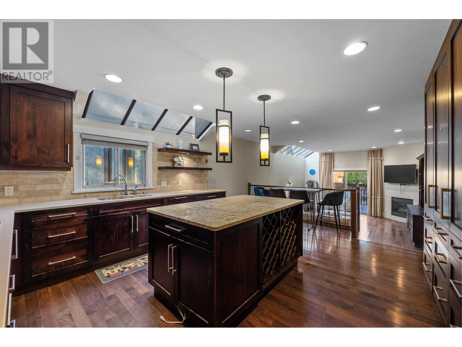 Listing Picture 11 of 38 : 5483 CARNARVON STREET, Vancouver / 溫哥華 - 魯藝地產 Yvonne Lu Group - MLS Medallion Club Member