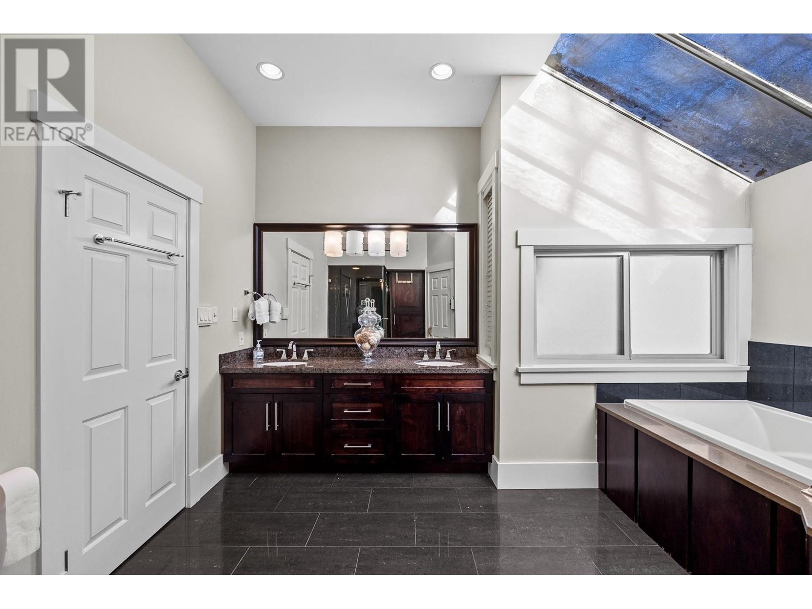 Listing Picture 19 of 38 : 5483 CARNARVON STREET, Vancouver / 溫哥華 - 魯藝地產 Yvonne Lu Group - MLS Medallion Club Member