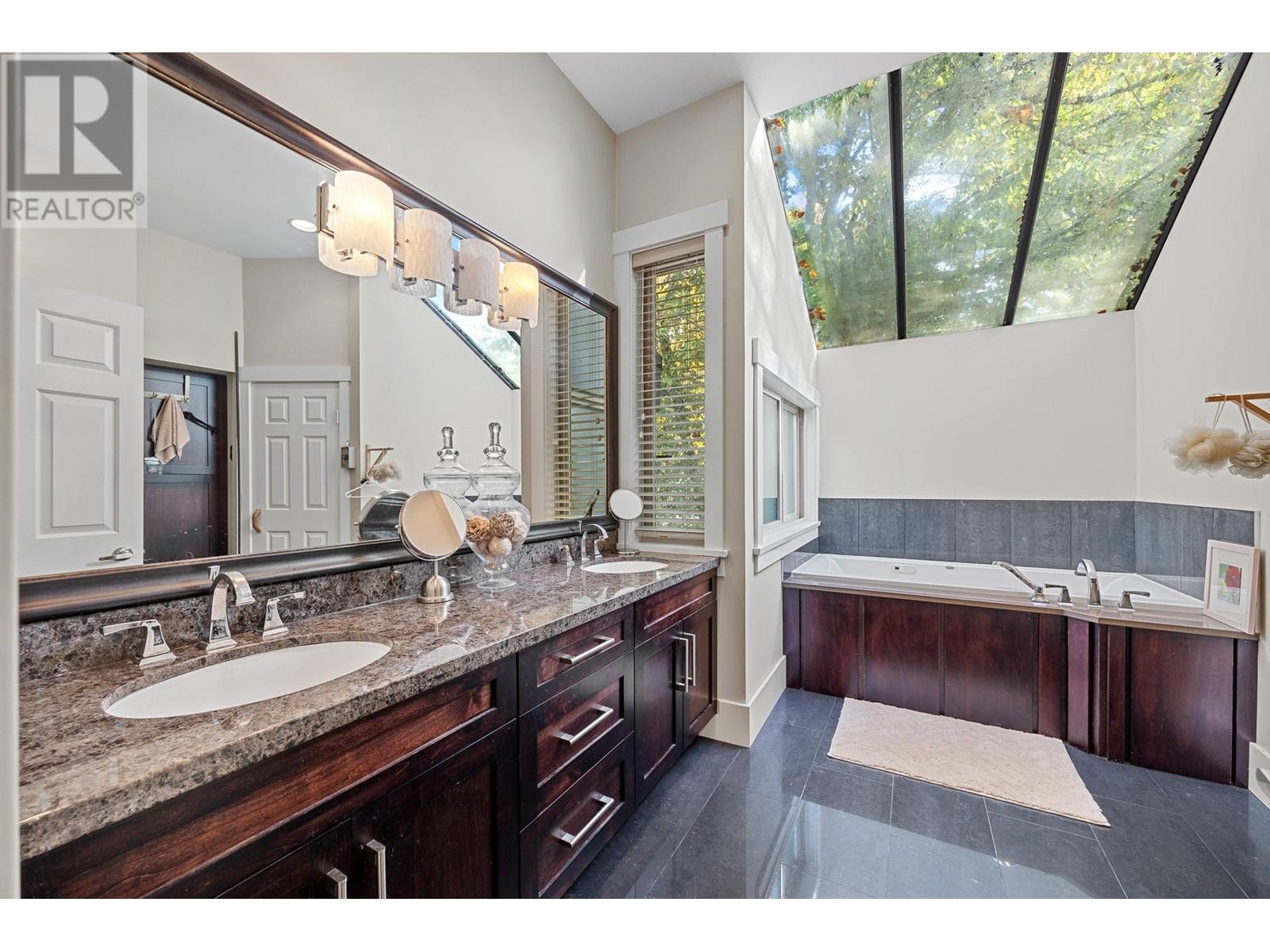 Listing Picture 17 of 38 : 5483 CARNARVON STREET, Vancouver / 溫哥華 - 魯藝地產 Yvonne Lu Group - MLS Medallion Club Member