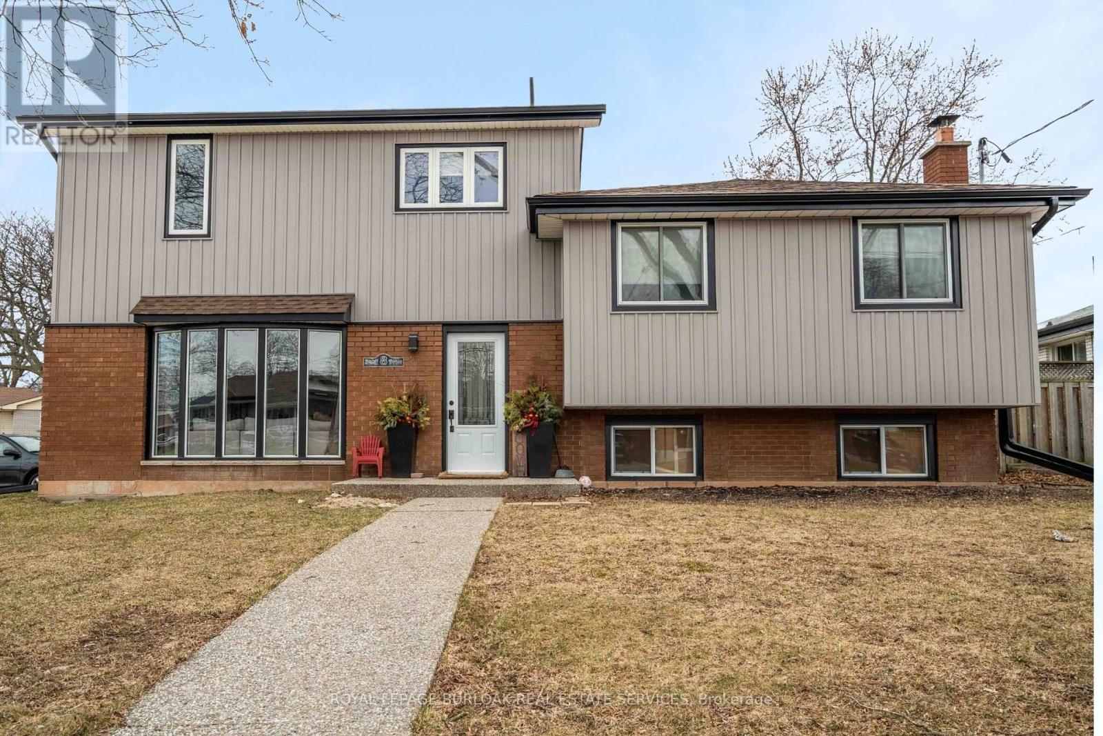 Property at 8 BANFF DRIVE image 1
