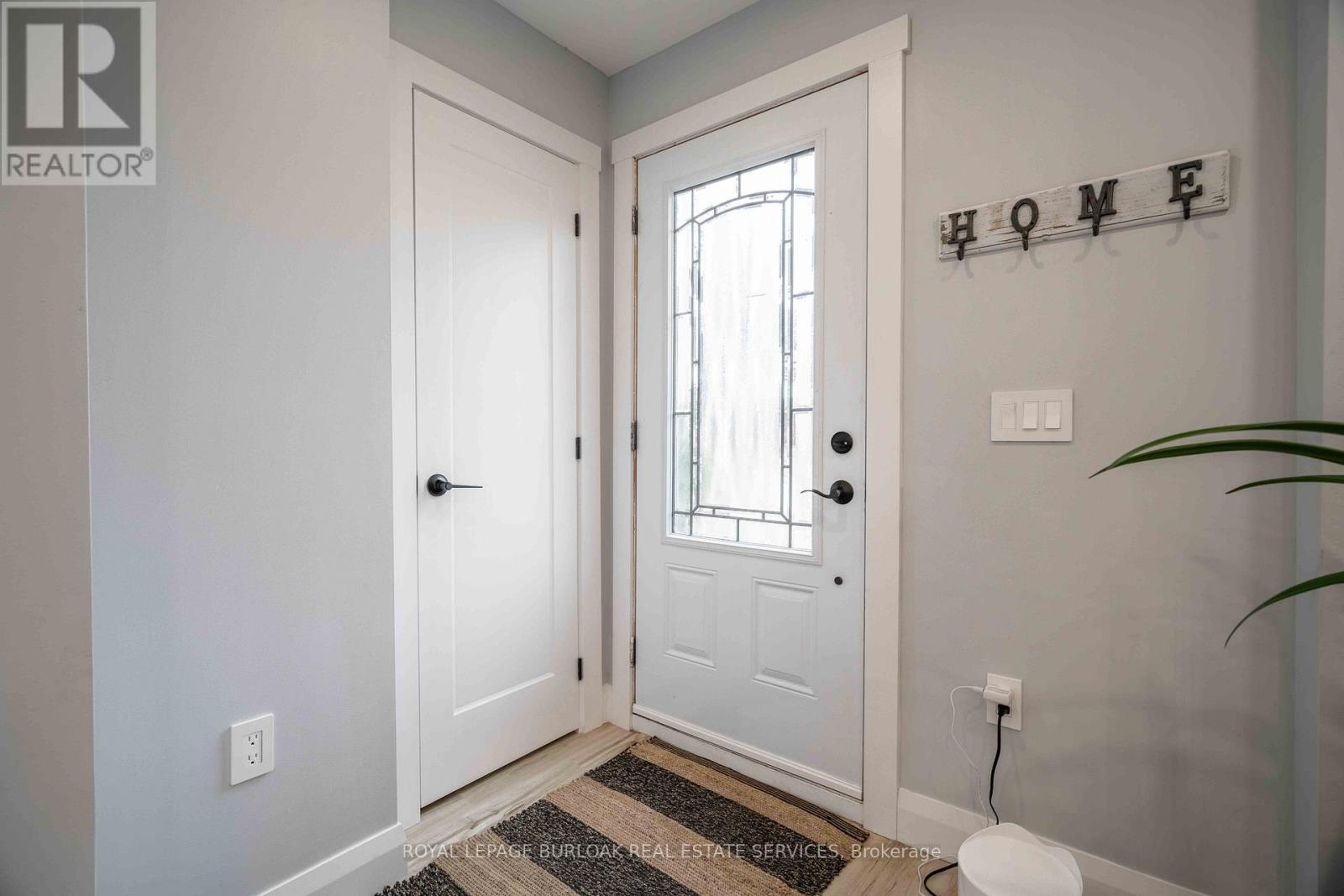 Property at 8 BANFF DRIVE image 4