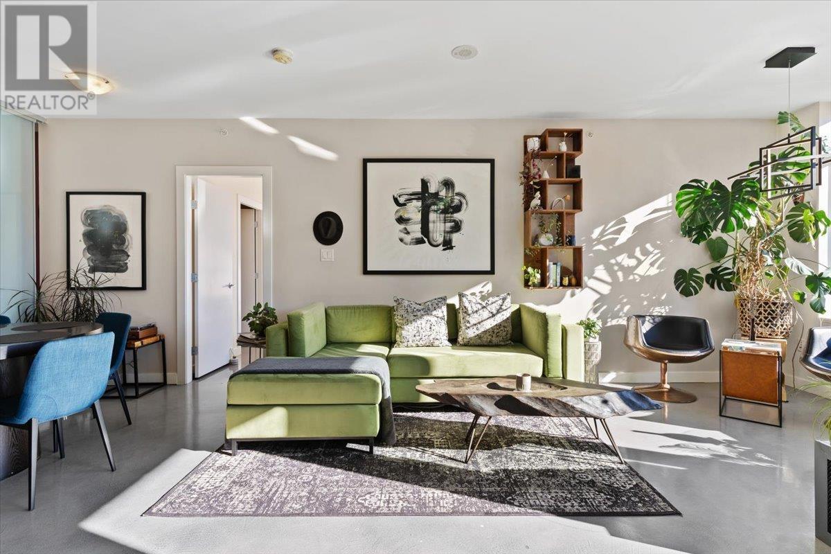 315 221 UNION STREET, vancouver, British Columbia