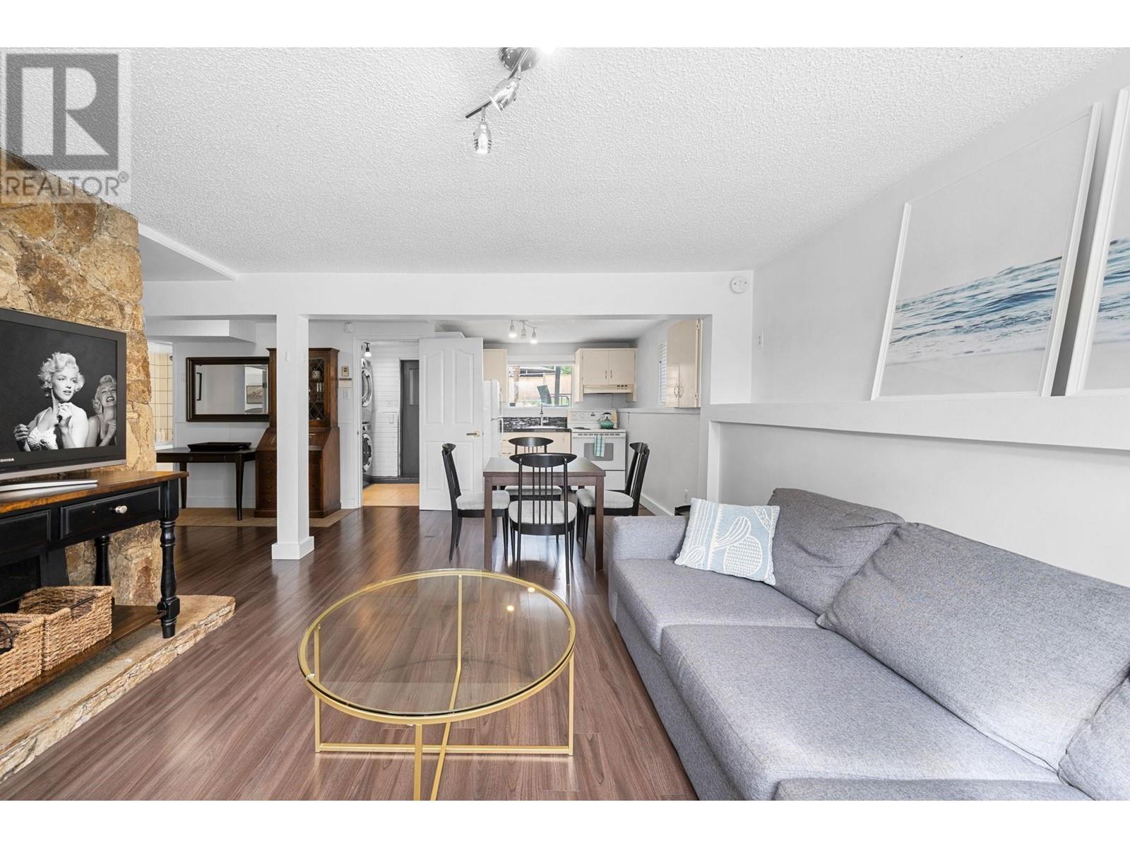 530 W 14th Street, North Vancouver, British Columbia  V7M 1P9 - Photo 25 - R2984158