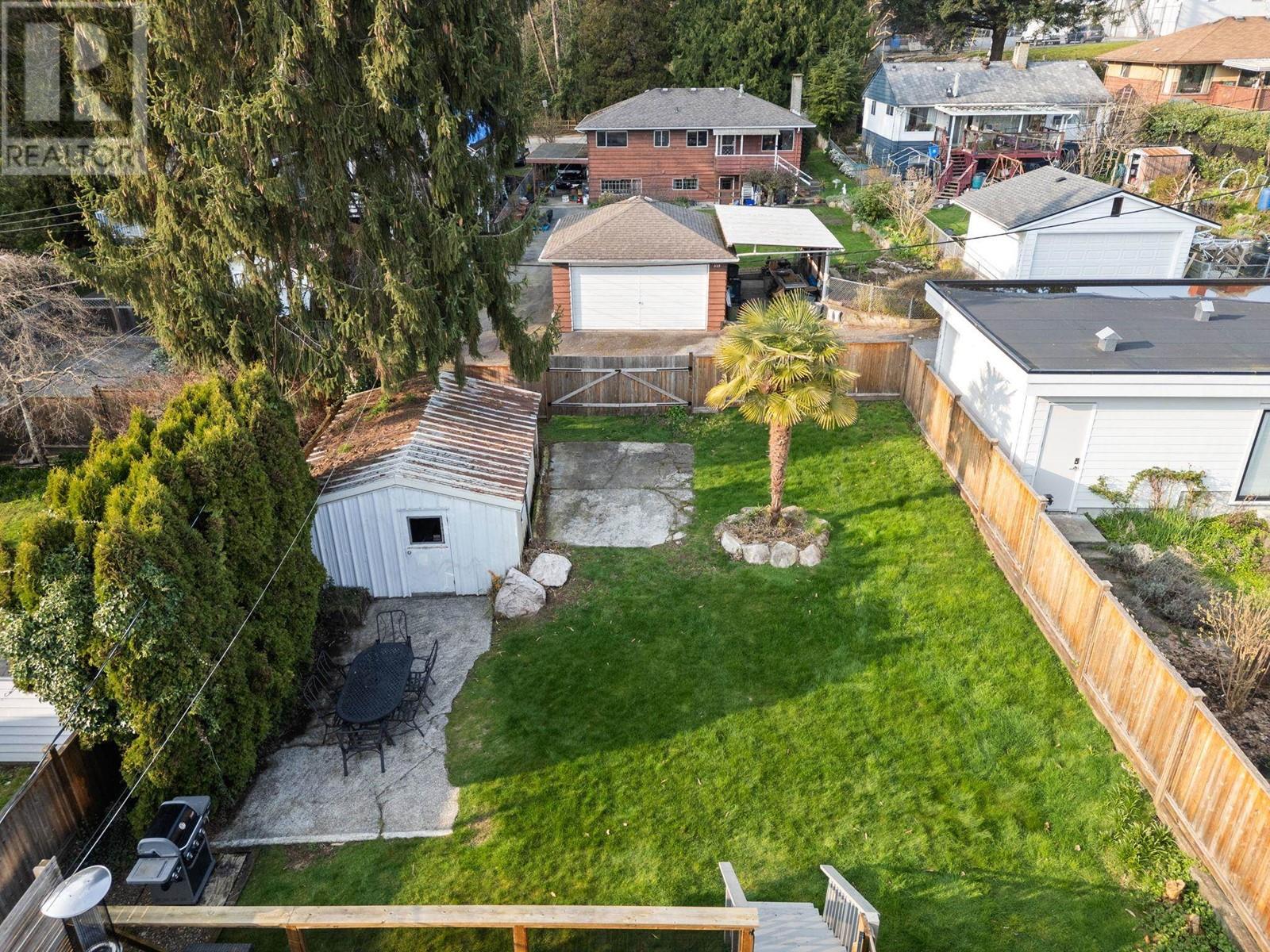 530 W 14th Street, North Vancouver, British Columbia  V7M 1P9 - Photo 6 - R2984158