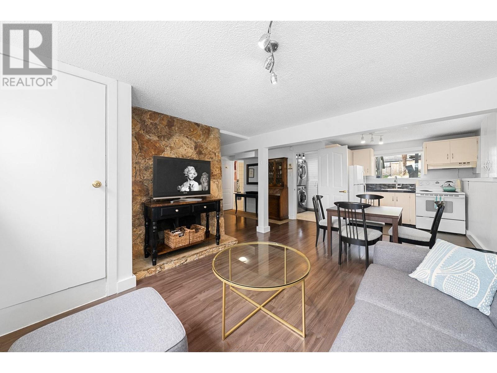 530 W 14th Street, North Vancouver, British Columbia  V7M 1P9 - Photo 28 - R2984158