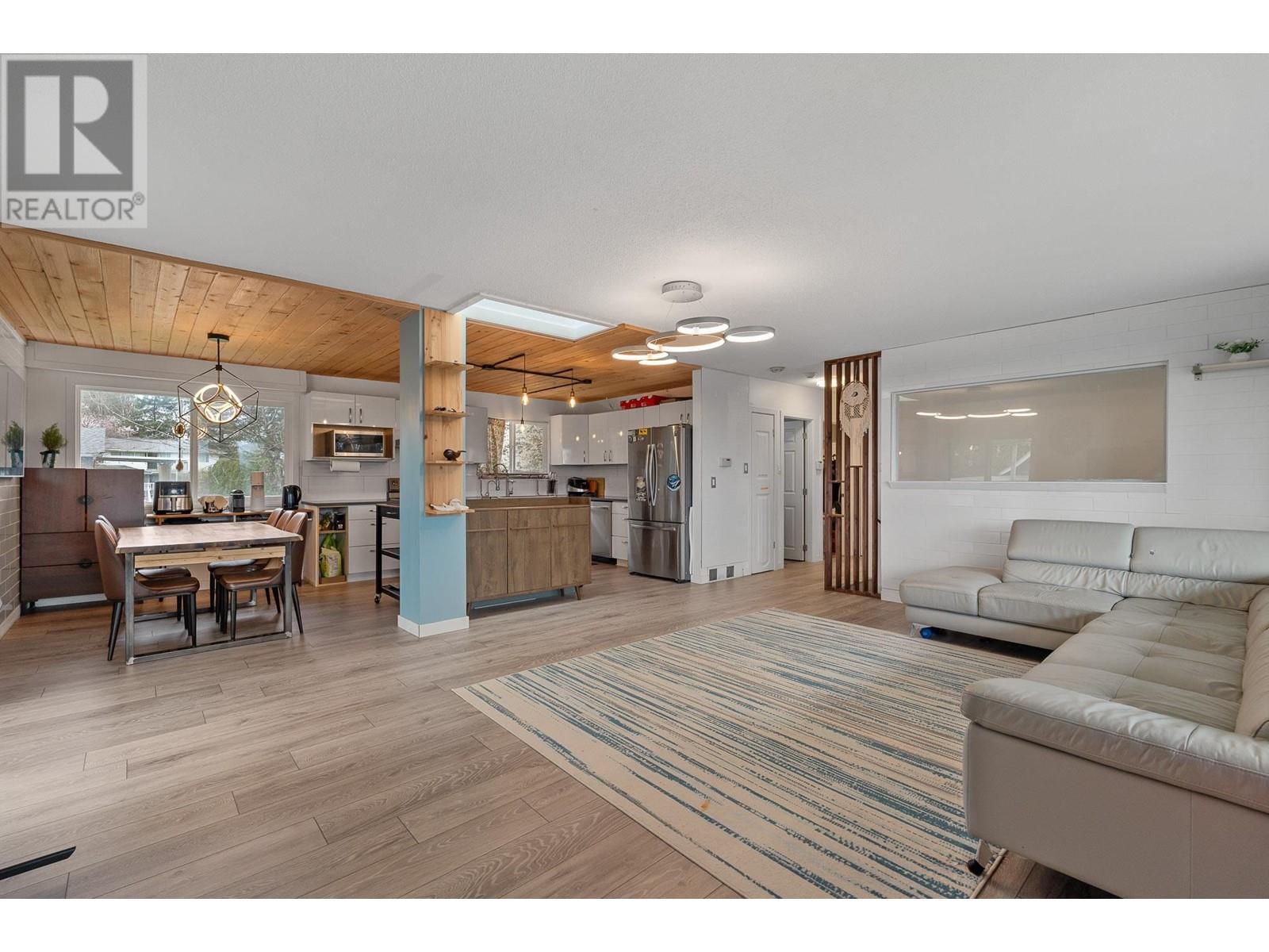 2132 Anita Drive, Port Coquitlam, British Columbia  V3C 1H3 - Photo 5 - R2983465