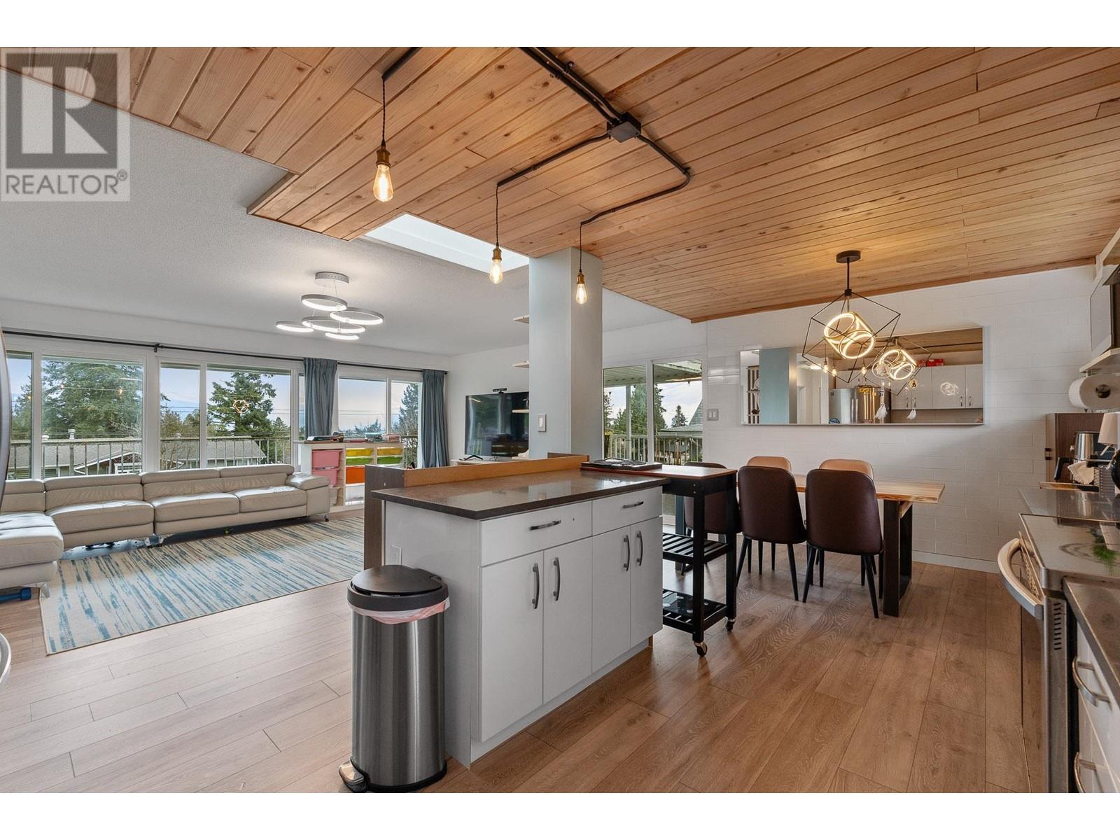2132 Anita Drive, Port Coquitlam, British Columbia  V3C 1H3 - Photo 8 - R2983465