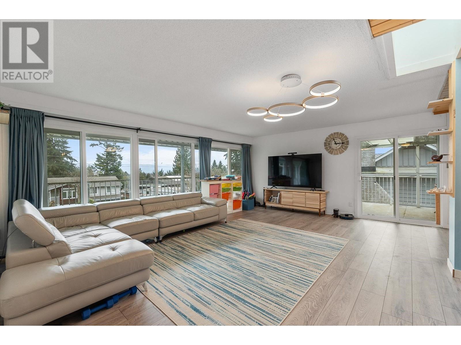 2132 Anita Drive, Port Coquitlam, British Columbia  V3C 1H3 - Photo 4 - R2983465