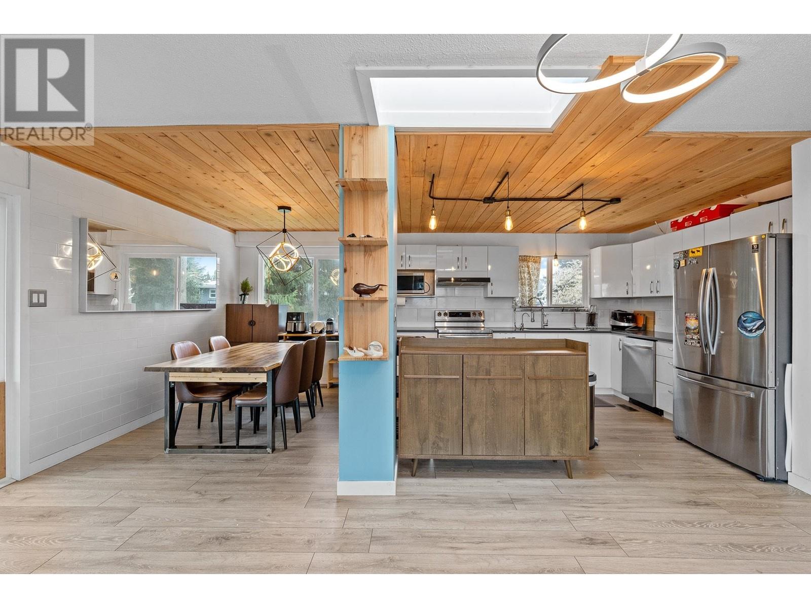 2132 Anita Drive, Port Coquitlam, British Columbia  V3C 1H3 - Photo 6 - R2983465