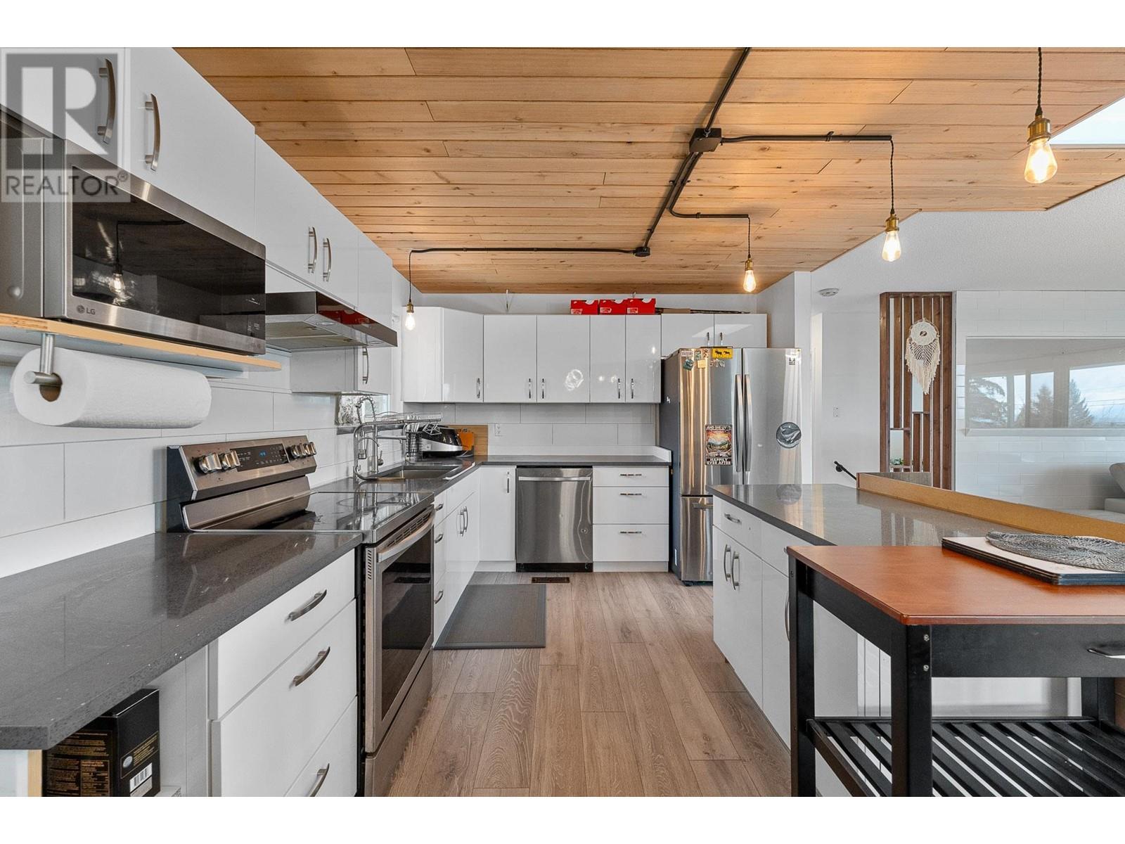 2132 Anita Drive, Port Coquitlam, British Columbia  V3C 1H3 - Photo 7 - R2983465
