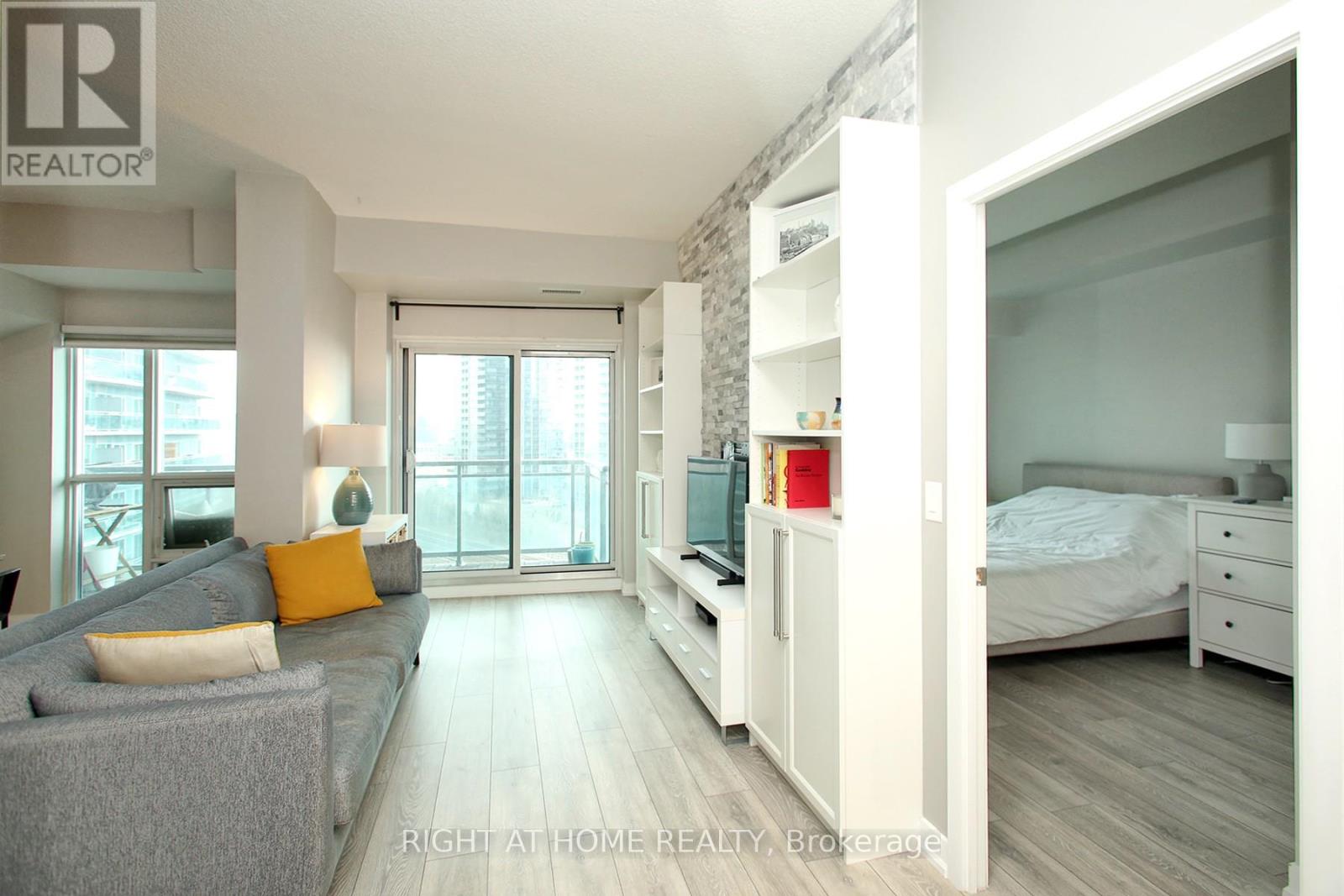 1002 - 155 Legion Road N, Toronto, Ontario  M8Y 0A7 - Photo 25 - W12052426