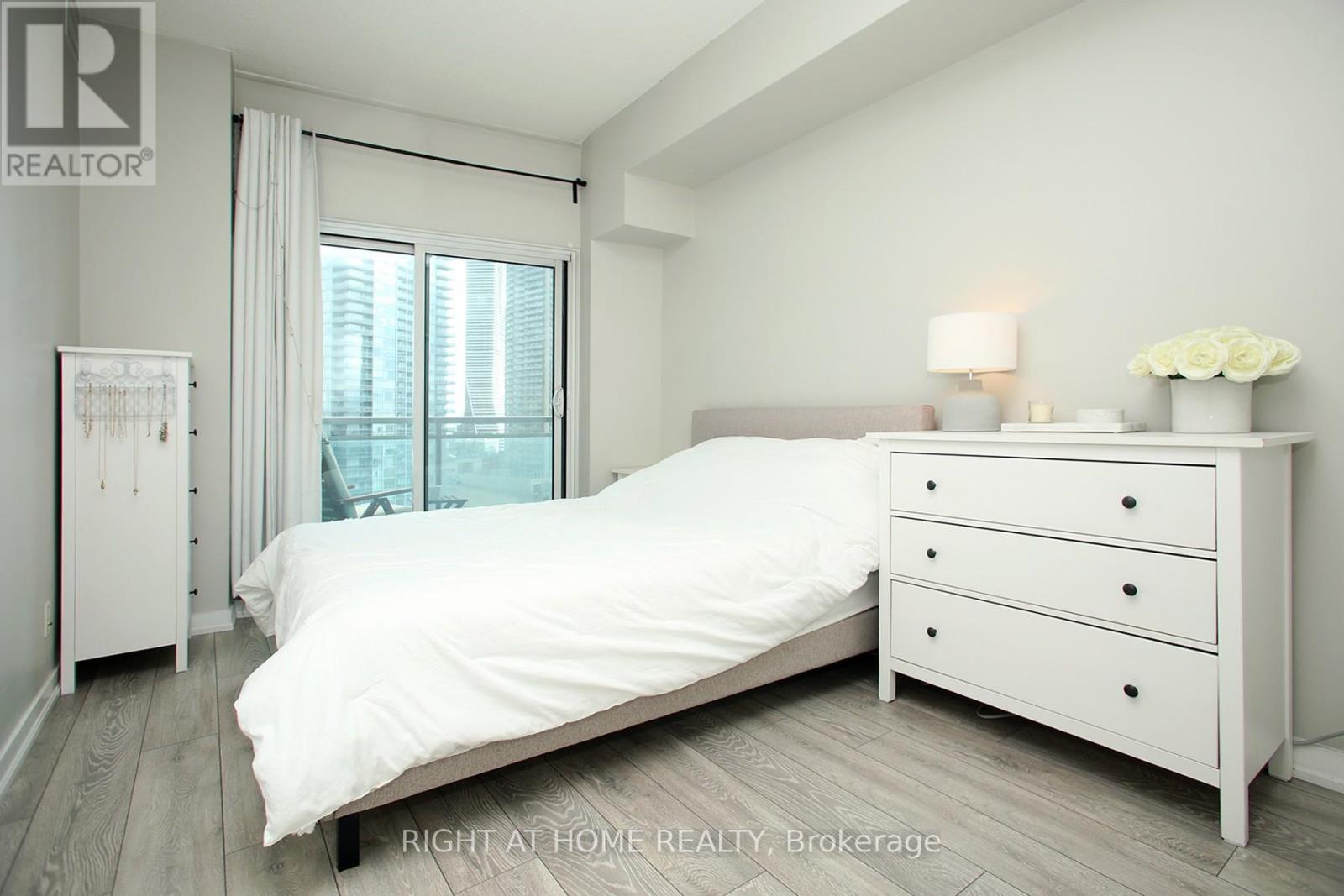 1002 - 155 Legion Road N, Toronto, Ontario  M8Y 0A7 - Photo 28 - W12052426