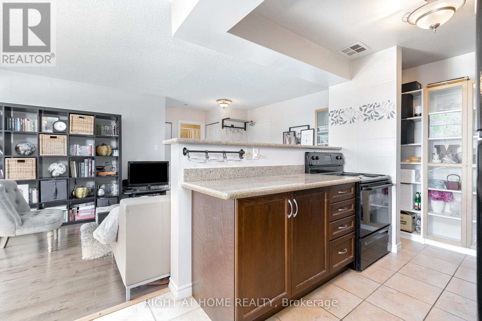 Property at 503 - 793 COLBORNE STREET E image 5