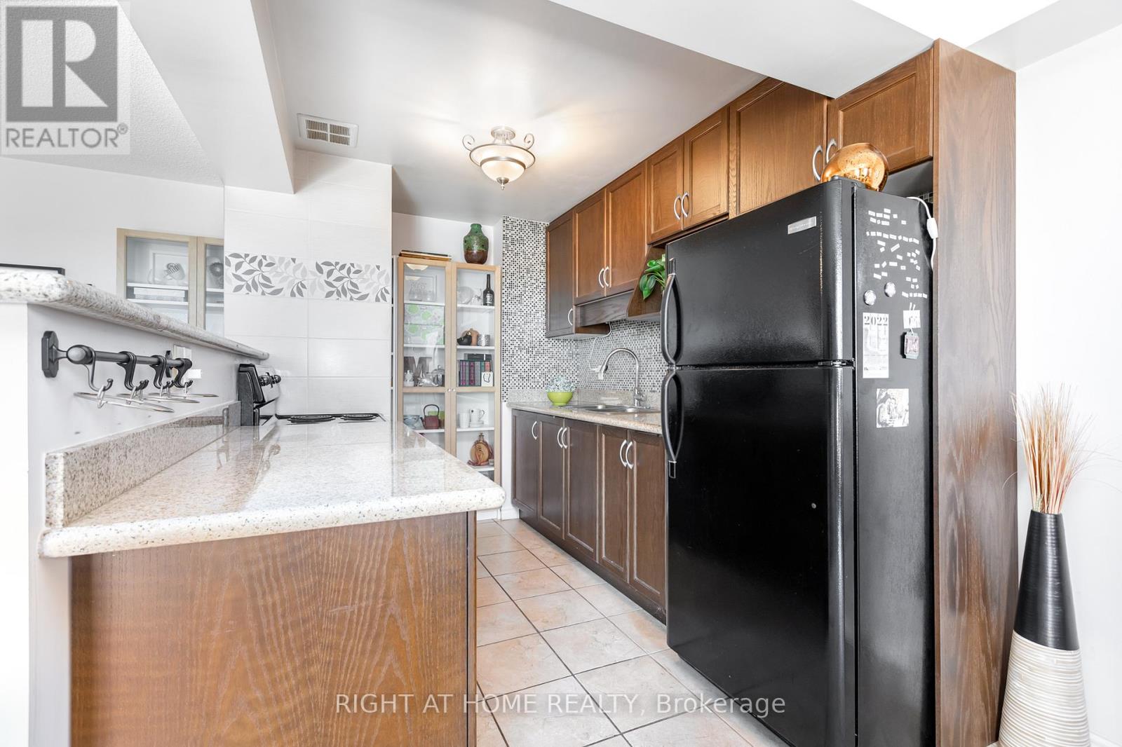 503 - 793 Colborne Street E, Brantford, Ontario  N3S 7J3 - Photo 6 - X12052449