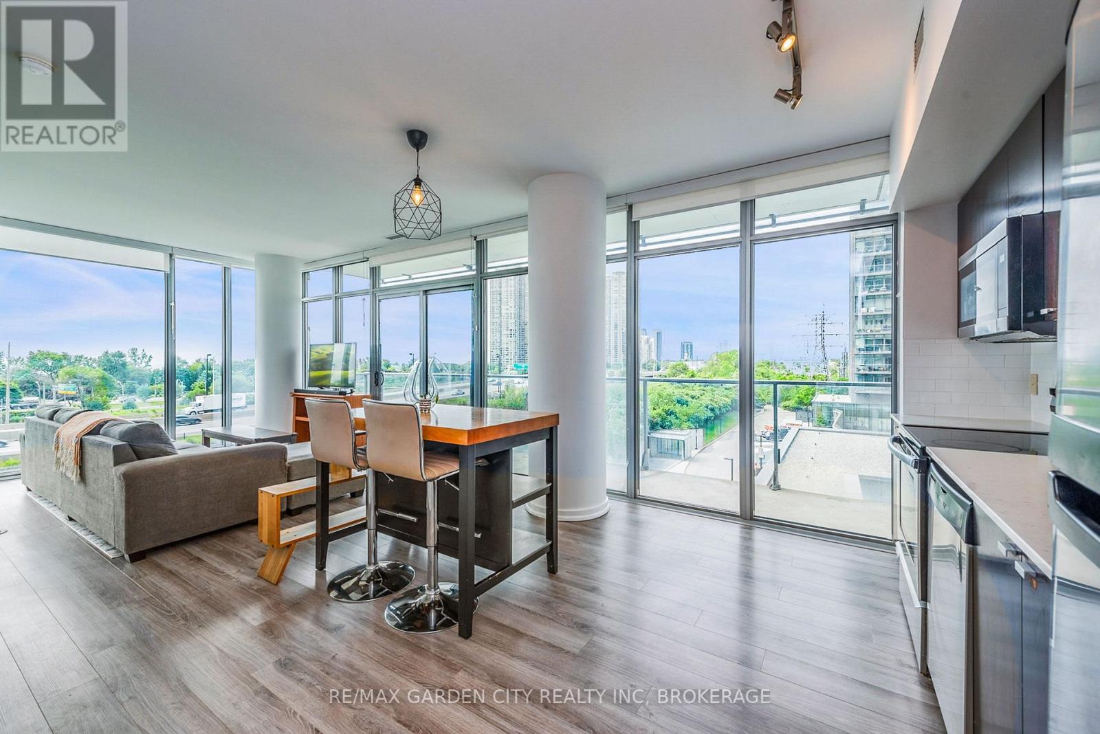 405 - 103 The Queensway Way, Toronto (High Park-Swansea), Ontario  M6S 5B3 - Photo 11 - W12052489