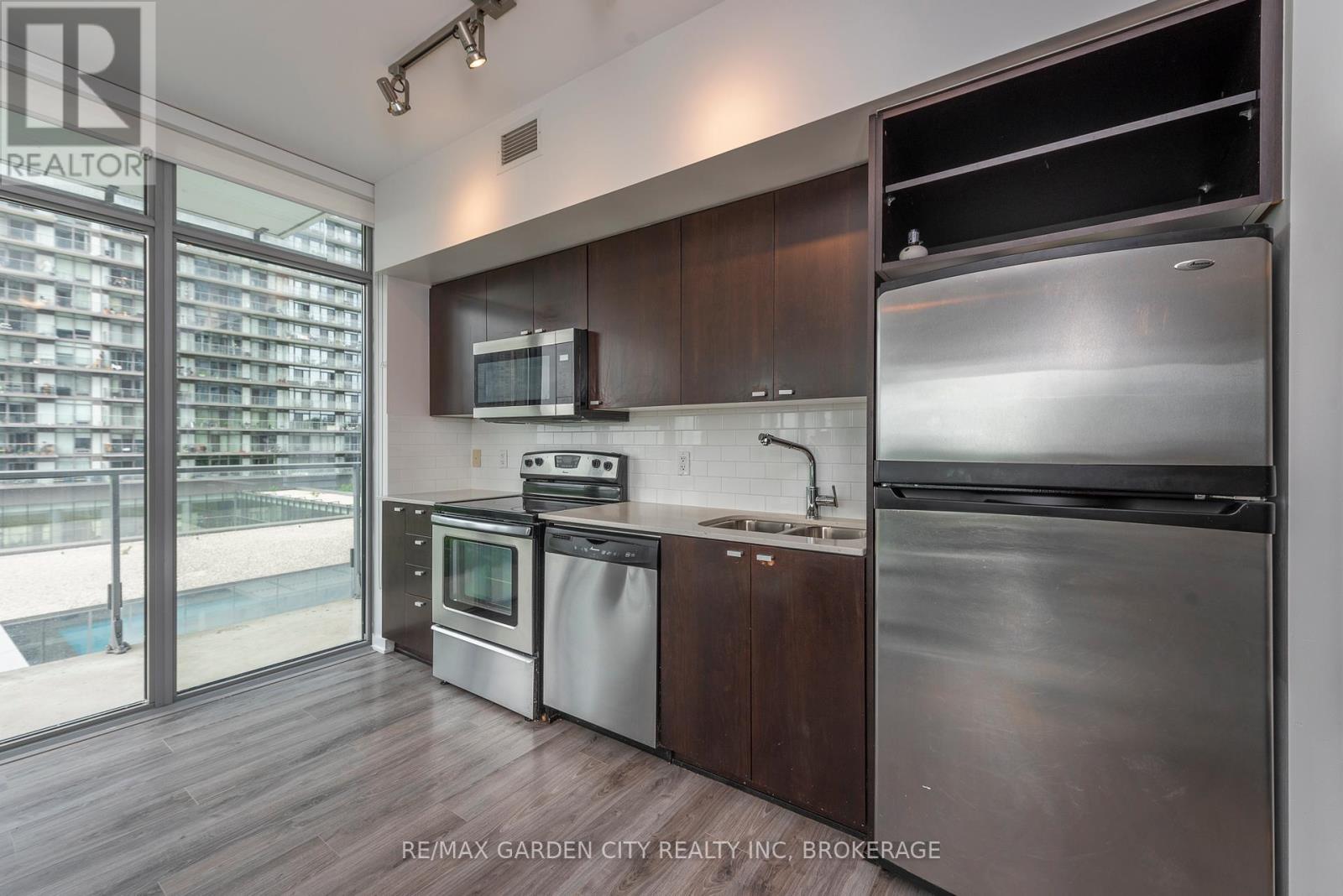 405 - 103 The Queensway Way, Toronto (High Park-Swansea), Ontario  M6S 5B3 - Photo 12 - W12052489