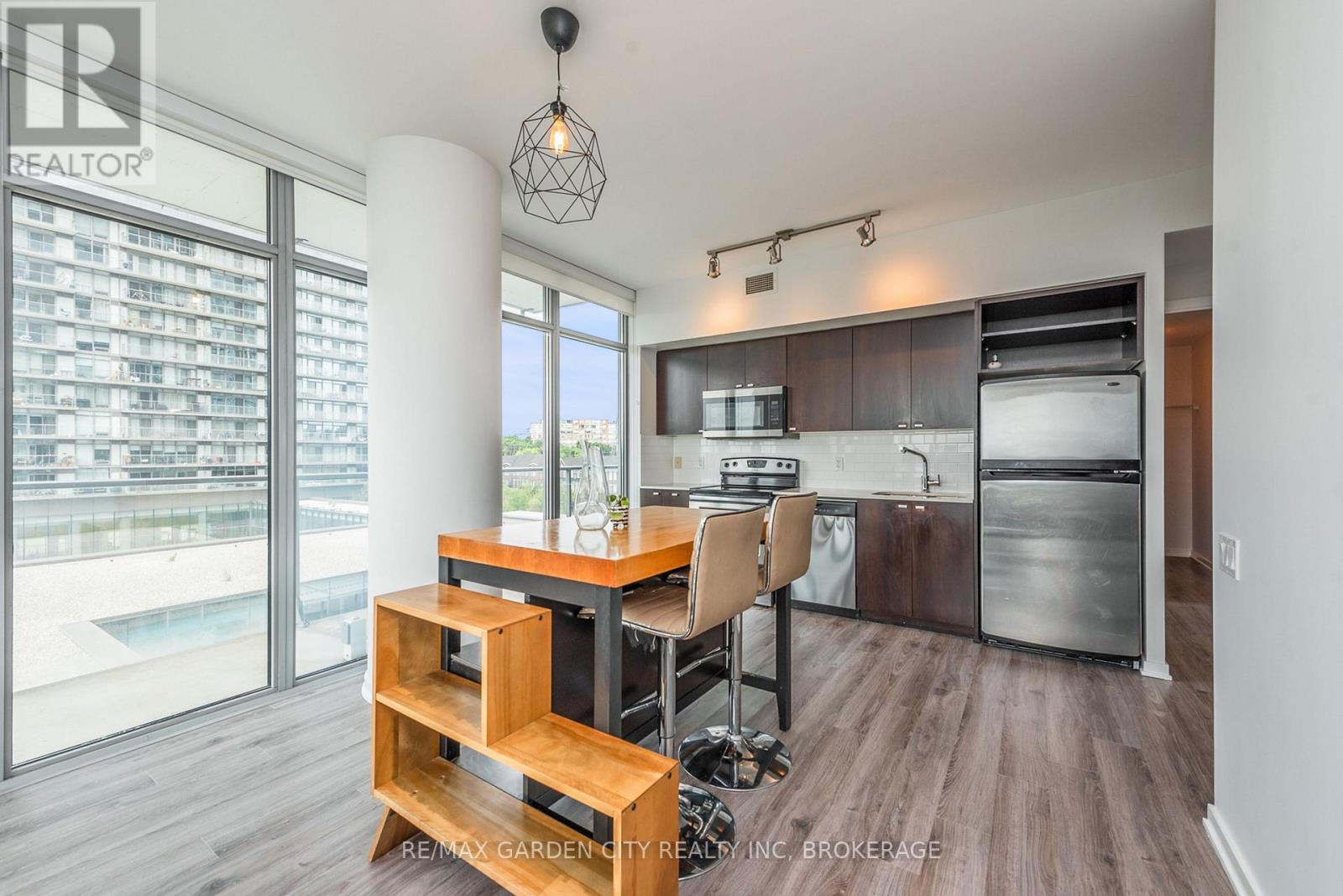 405 - 103 The Queensway Way, Toronto (High Park-Swansea), Ontario  M6S 5B3 - Photo 14 - W12052489