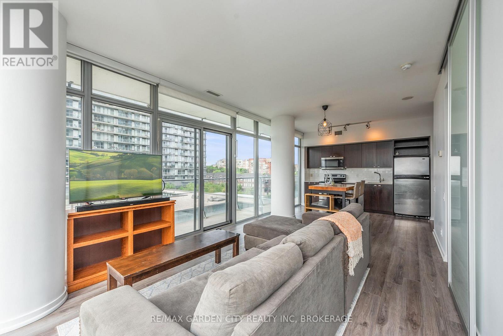 405 - 103 The Queensway Way, Toronto (High Park-Swansea), Ontario  M6S 5B3 - Photo 17 - W12052489