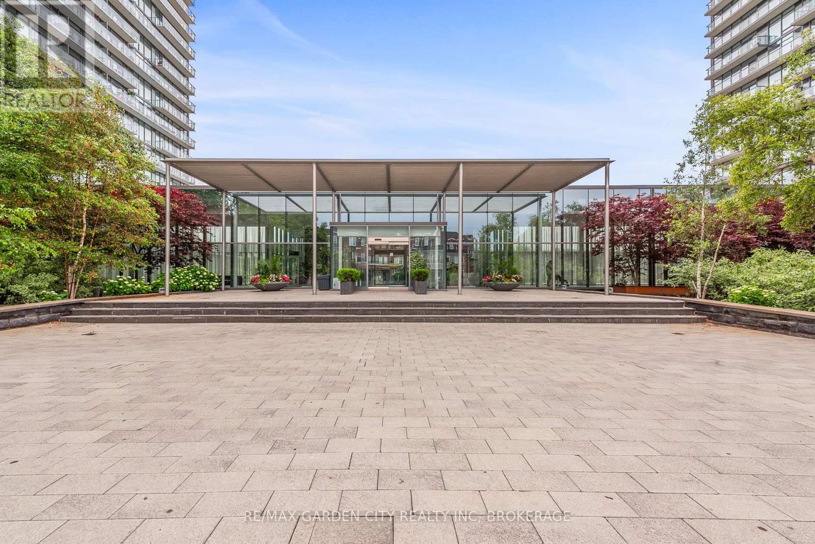 405 - 103 The Queensway Way, Toronto (High Park-Swansea), Ontario  M6S 5B3 - Photo 2 - W12052489