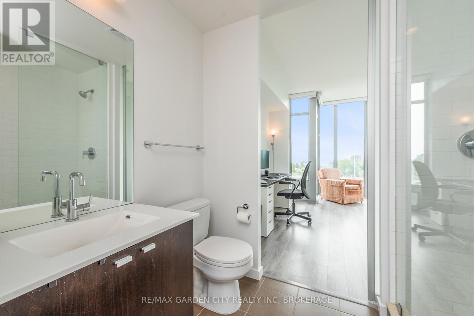 405 - 103 The Queensway Way, Toronto (High Park-Swansea), Ontario  M6S 5B3 - Photo 21 - W12052489