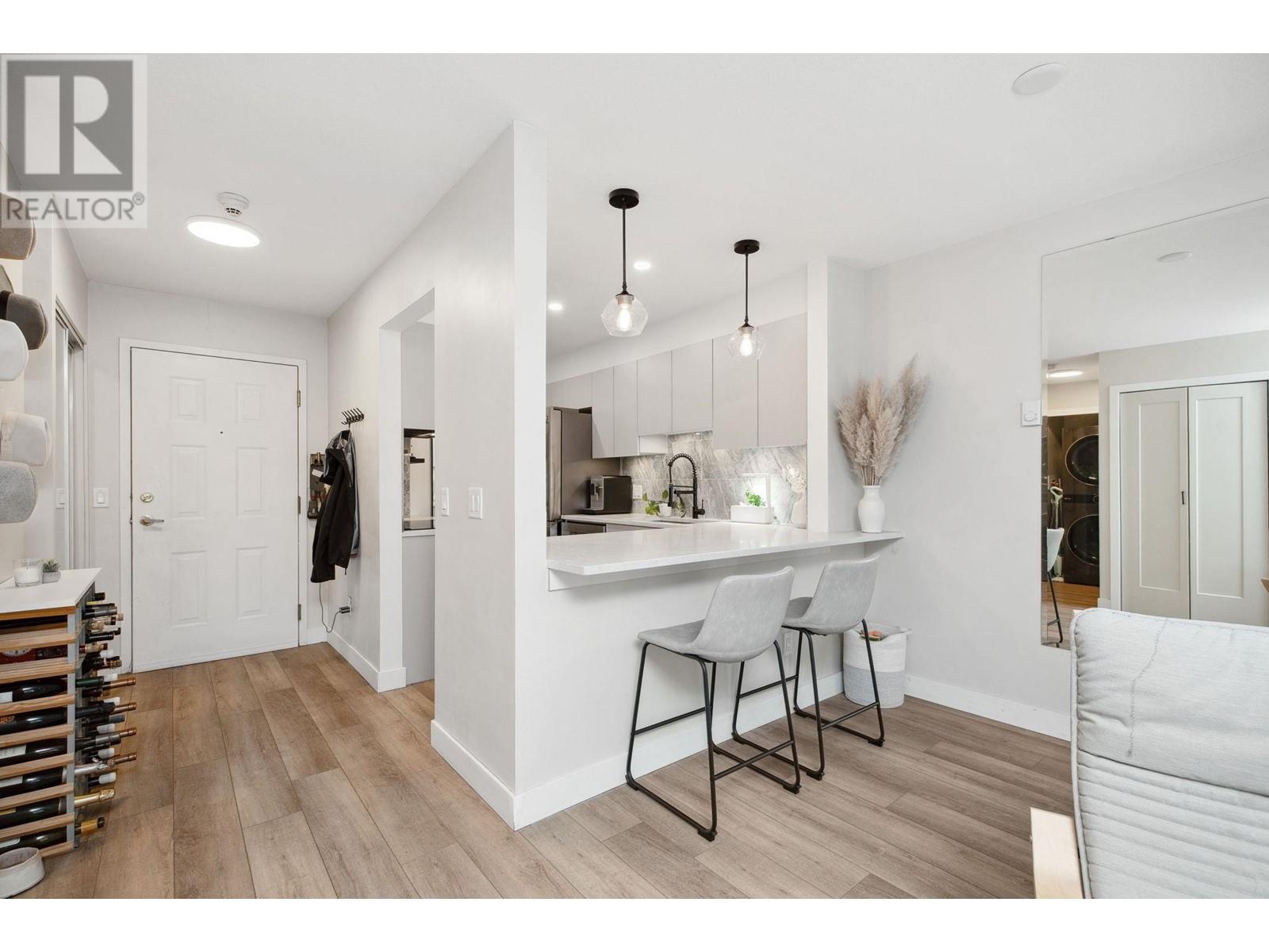 102 1535 Chesterfield Avenue, North Vancouver, British Columbia  V7M 2N5 - Photo 3 - R2983977