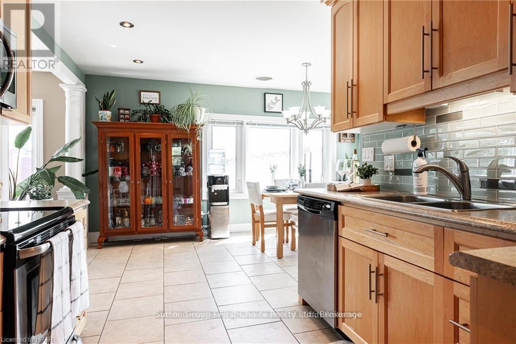 152 St Patrick Street, Stratford, Ontario  N5A 1A9 - Photo 6 - X12052561
