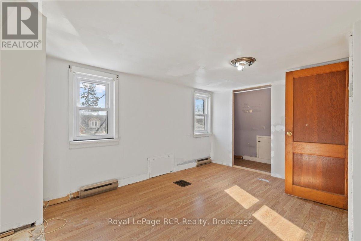 315 Mcnab Street, Brockton, Ontario  N0G 2V0 - Photo 10 - X12052573