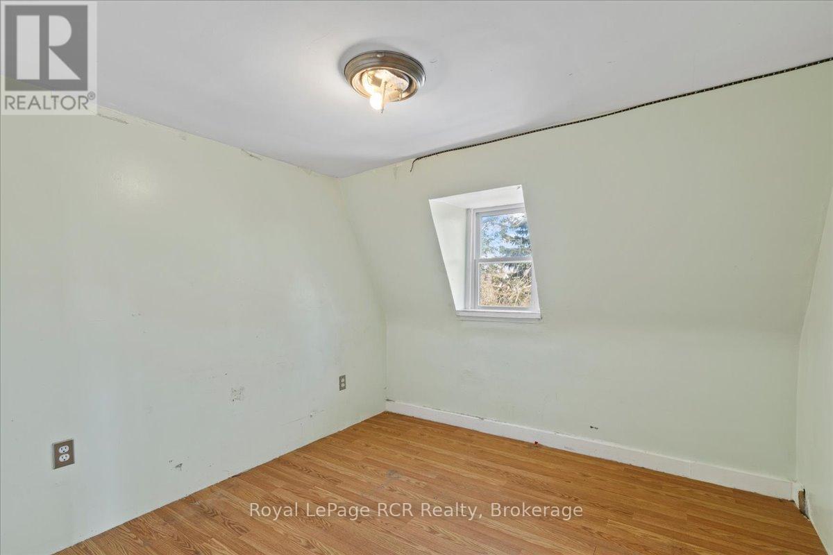 315 Mcnab Street, Brockton, Ontario  N0G 2V0 - Photo 12 - X12052573